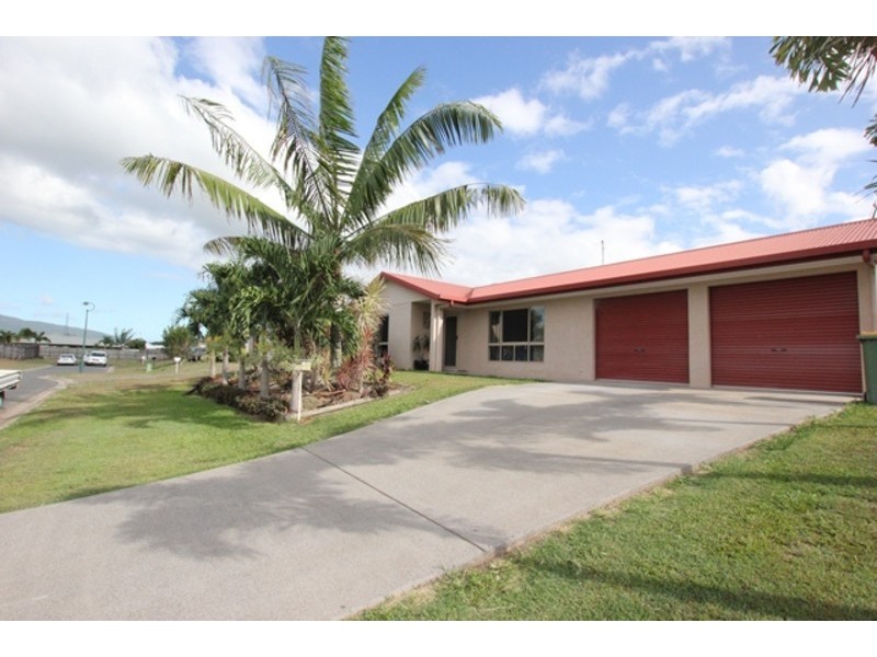 13 Sunrise Street, White Rock QLD 4868