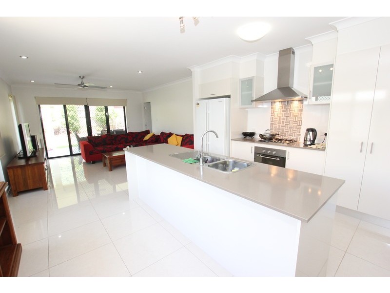 28 City View Crescent, Mooroobool QLD 4870