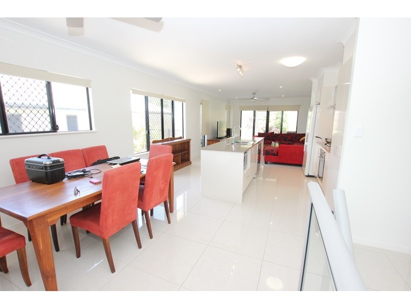 28 City View Crescent, Mooroobool QLD 4870