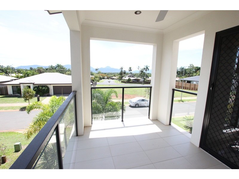 28 City View Crescent, Mooroobool QLD 4870