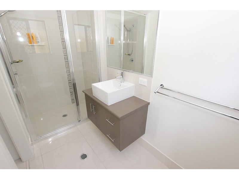 28 City View Crescent, Mooroobool QLD 4870