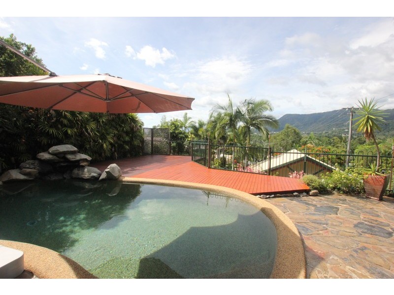 6 Dennis Close, Mooroobool QLD 4870