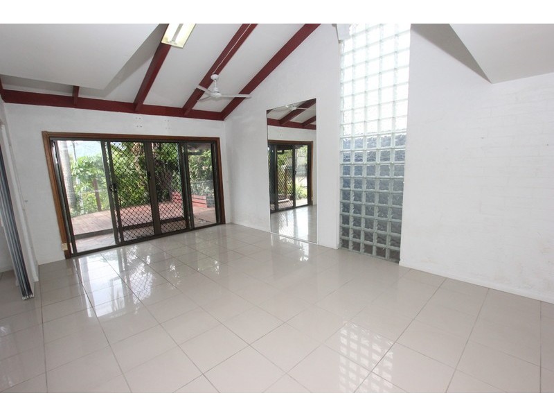 6 Dennis Close, Mooroobool QLD 4870