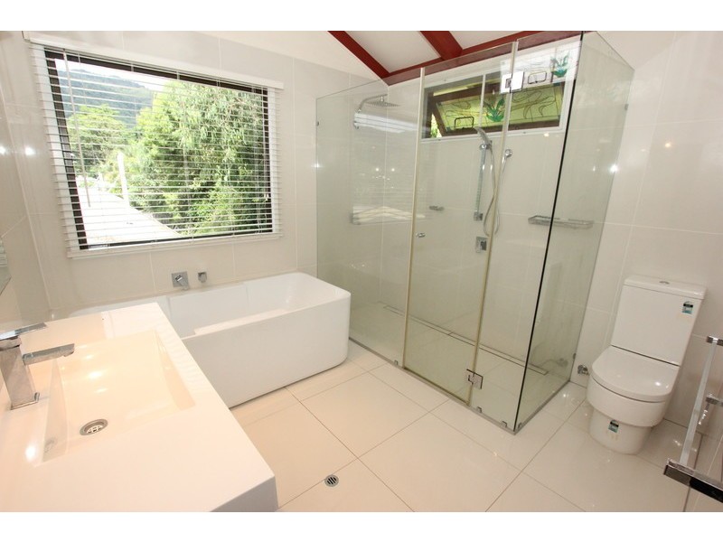 6 Dennis Close, Mooroobool QLD 4870