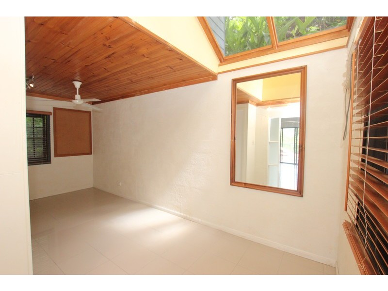 6 Dennis Close, Mooroobool QLD 4870