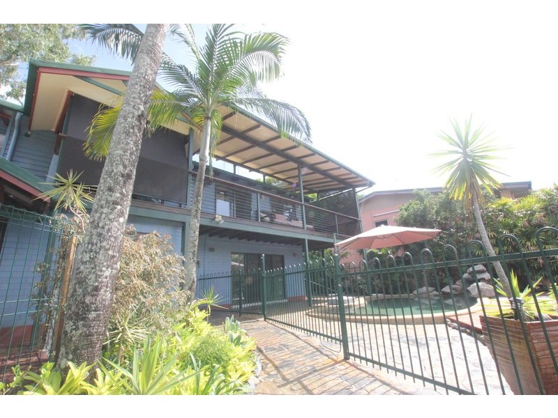 6 Dennis Close, Mooroobool QLD 4870