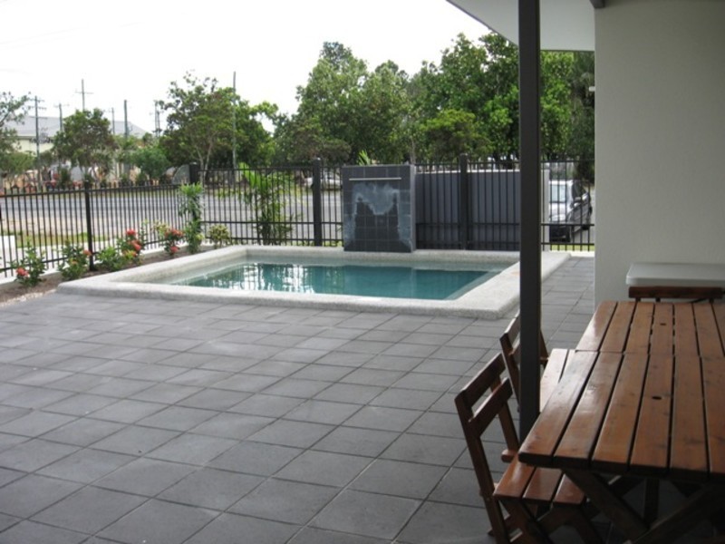 1/172 McLeod Street, Cairns North QLD 4870