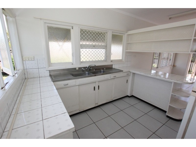 1/8 Earl Street, Westcourt QLD 4870