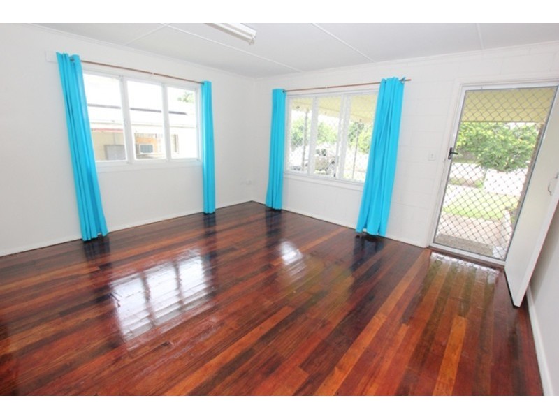 32B Earl Street, Westcourt QLD 4870