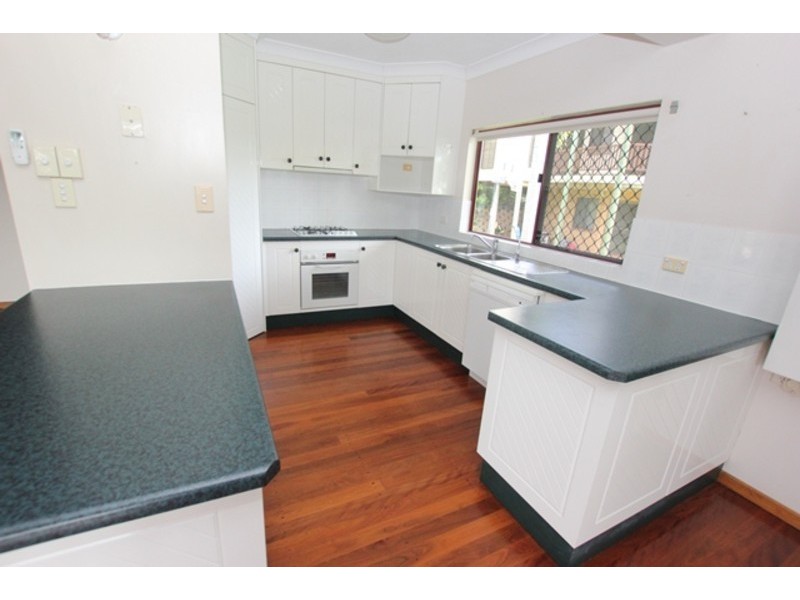 2 Rockton Place, Mooroobool QLD 4870