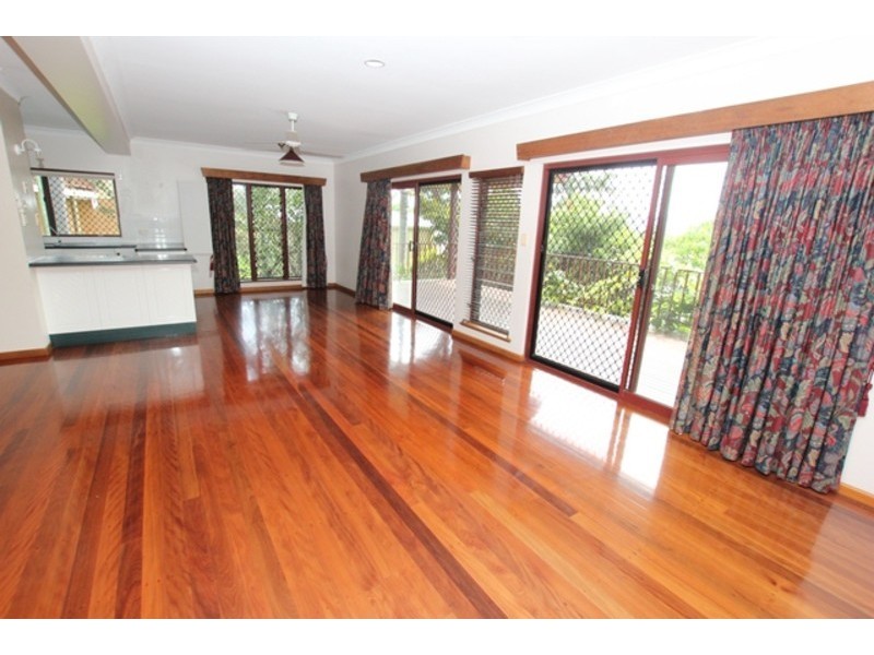 2 Rockton Place, Mooroobool QLD 4870