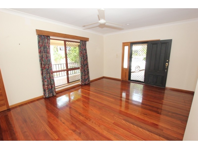 2 Rockton Place, Mooroobool QLD 4870