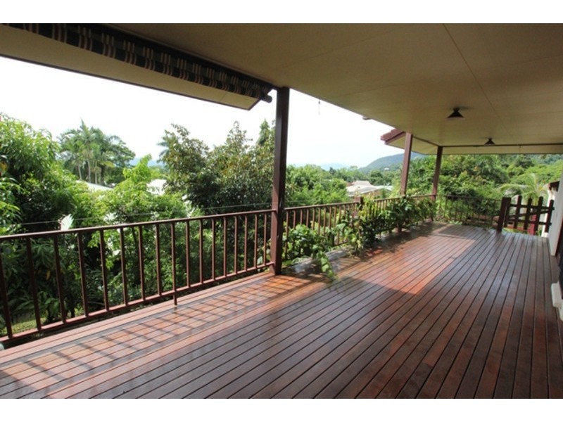 2 Rockton Place, Mooroobool QLD 4870