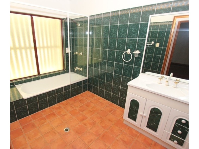2 Rockton Place, Mooroobool QLD 4870