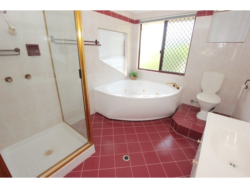 2 Rockton Place, Mooroobool QLD 4870