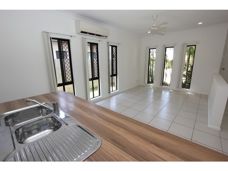 11 Thooleer Vista, Trinity Park QLD 4879