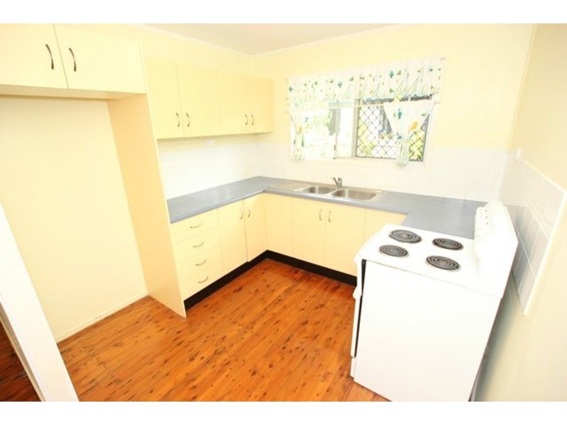 16 Witney Street, Manoora QLD 4870