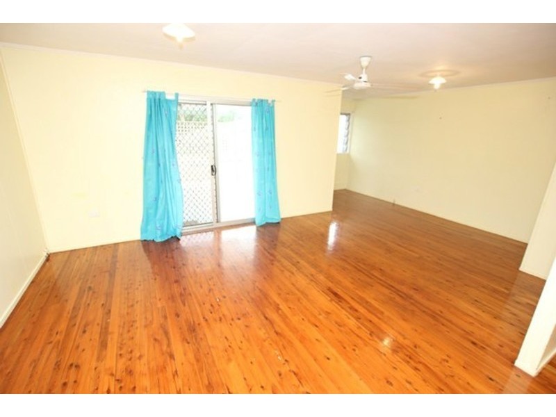 16 Witney Street, Manoora QLD 4870