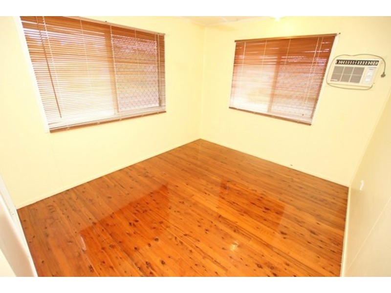 16 Witney Street, Manoora QLD 4870