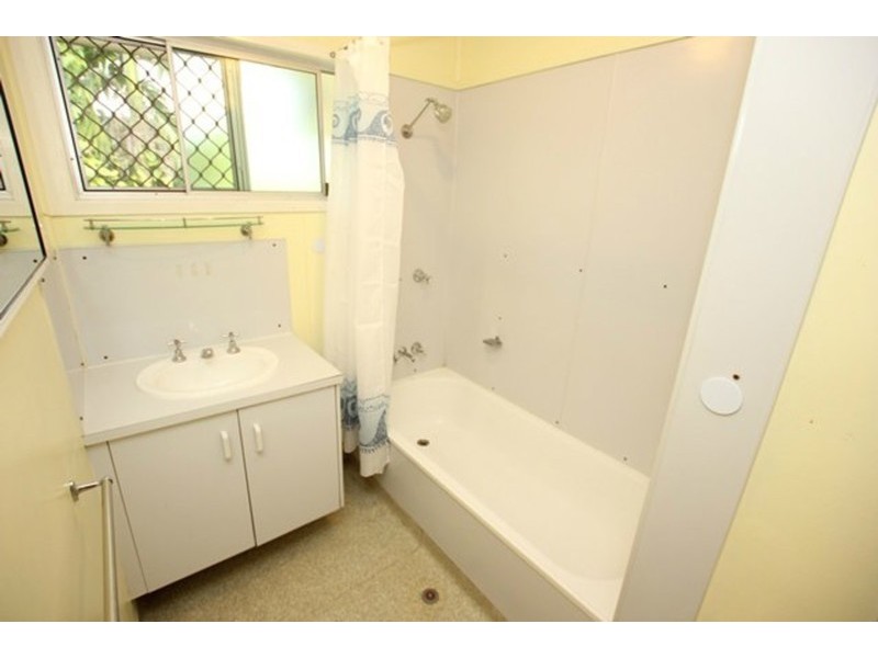 16 Witney Street, Manoora QLD 4870