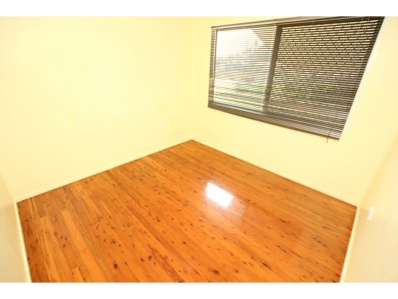16 Witney Street, Manoora QLD 4870