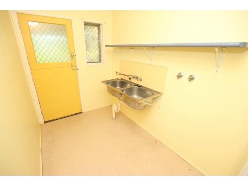 16 Witney Street, Manoora QLD 4870