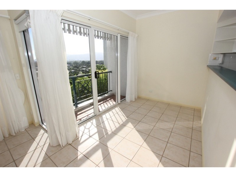 6/8 Munro Terrace, Mooroobool QLD 4870