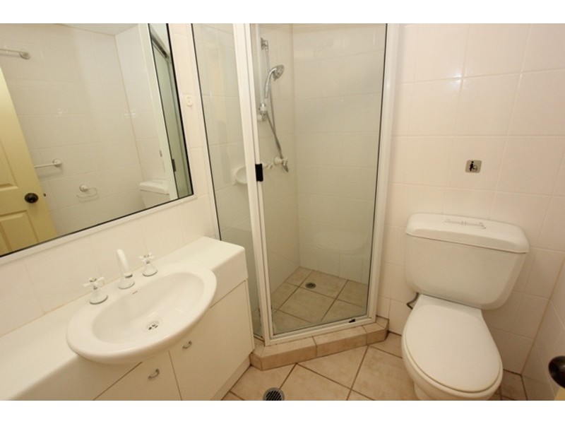 6/8 Munro Terrace, Mooroobool QLD 4870