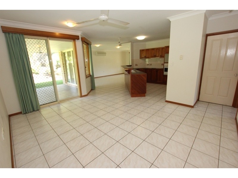 2 Schweitzer Close, Brinsmead QLD 4870
