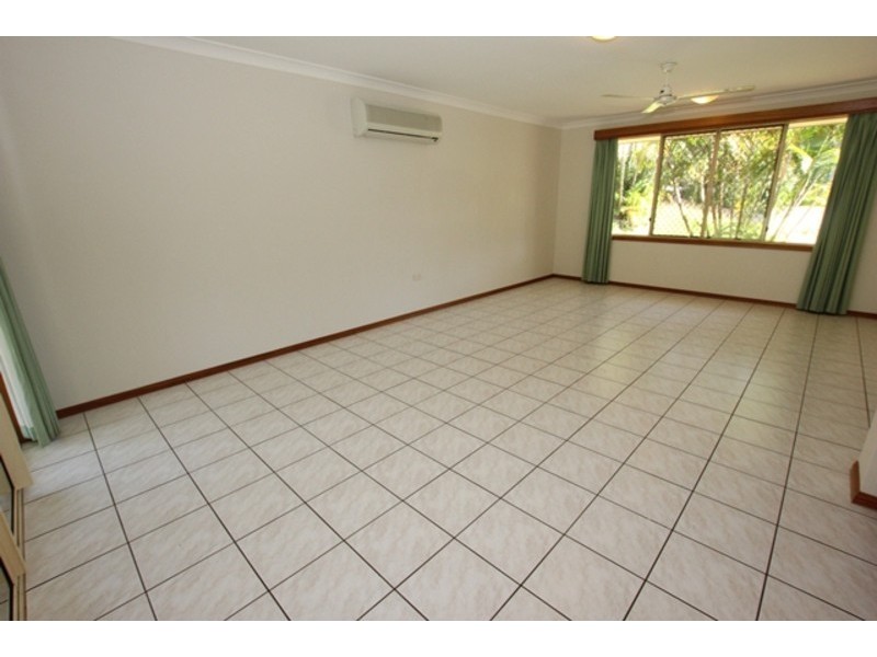 2 Schweitzer Close, Brinsmead QLD 4870