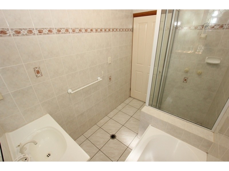 2 Schweitzer Close, Brinsmead QLD 4870