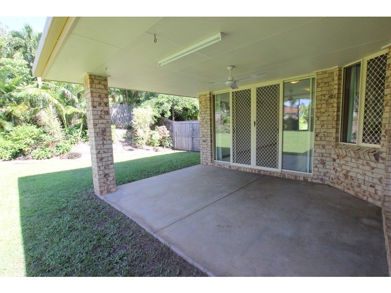 2 Schweitzer Close, Brinsmead QLD 4870