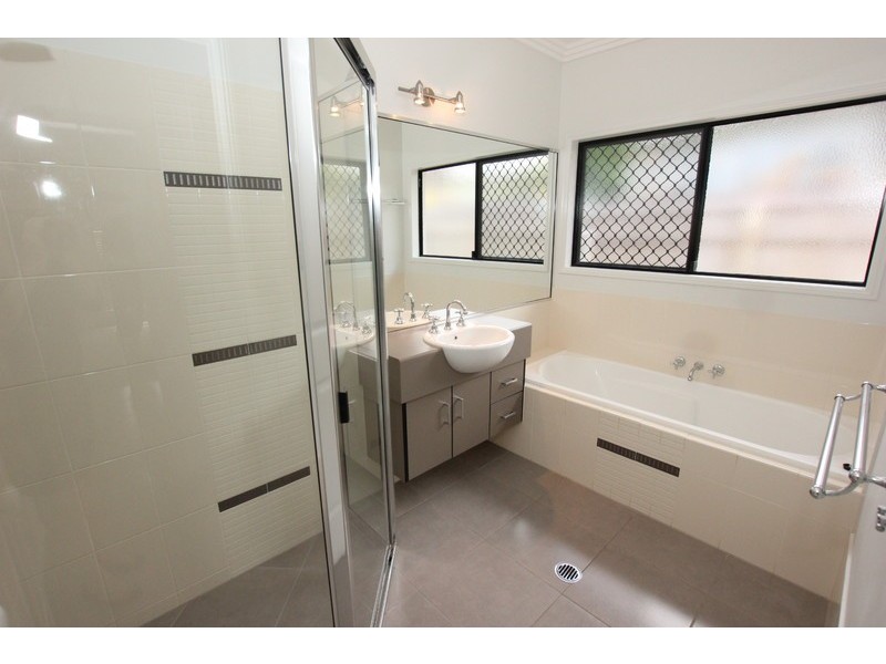 13 Elphinstone Street, Kanimbla QLD 4870