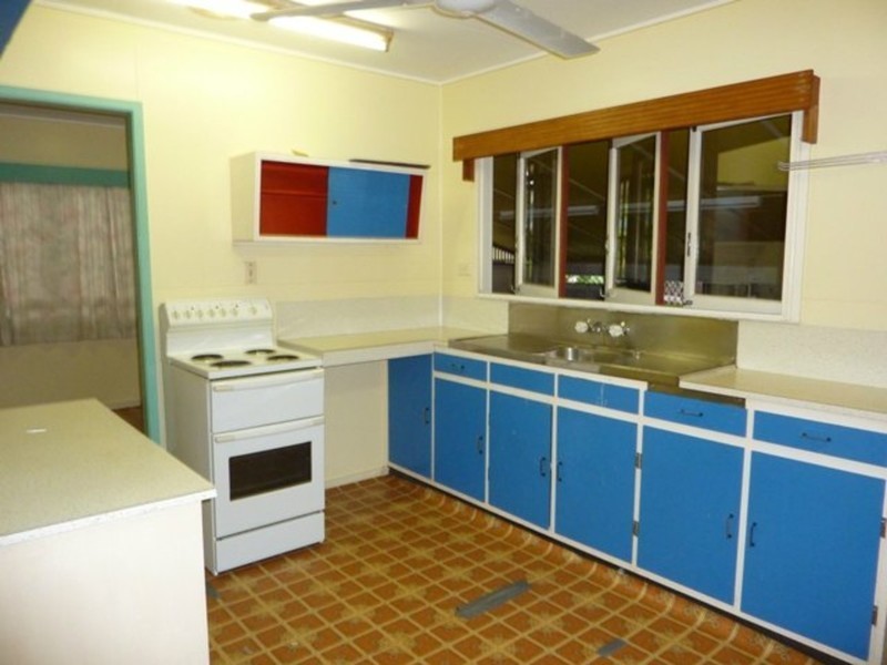 211-213 McCormack Street, Manunda QLD 4870
