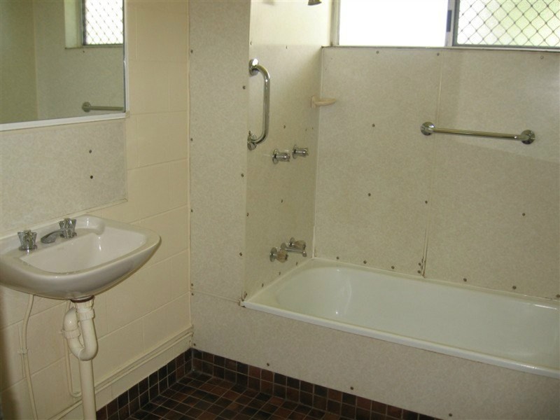 92 Murray Street, Manoora QLD 4870