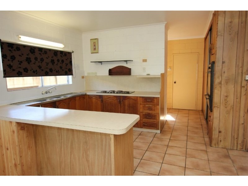 9 Woomala Street, Woree QLD 4868