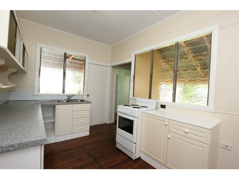 20 Miles Street, Manoora QLD 4870