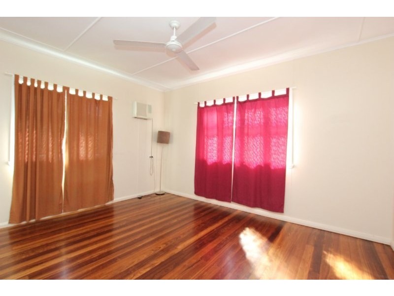 20 Miles Street, Manoora QLD 4870