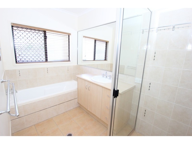 2 Greendale Close, Brinsmead QLD 4870