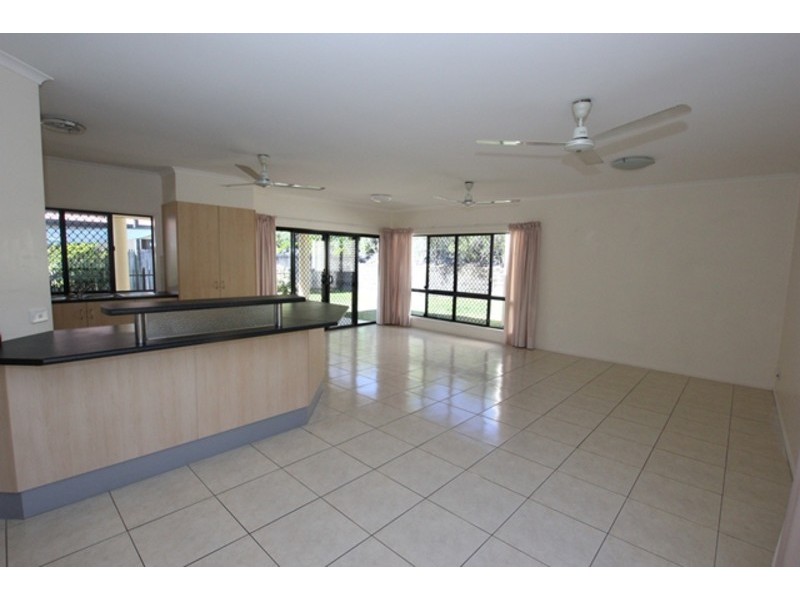 2 Greendale Close, Brinsmead QLD 4870