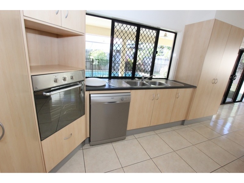 2 Greendale Close, Brinsmead QLD 4870