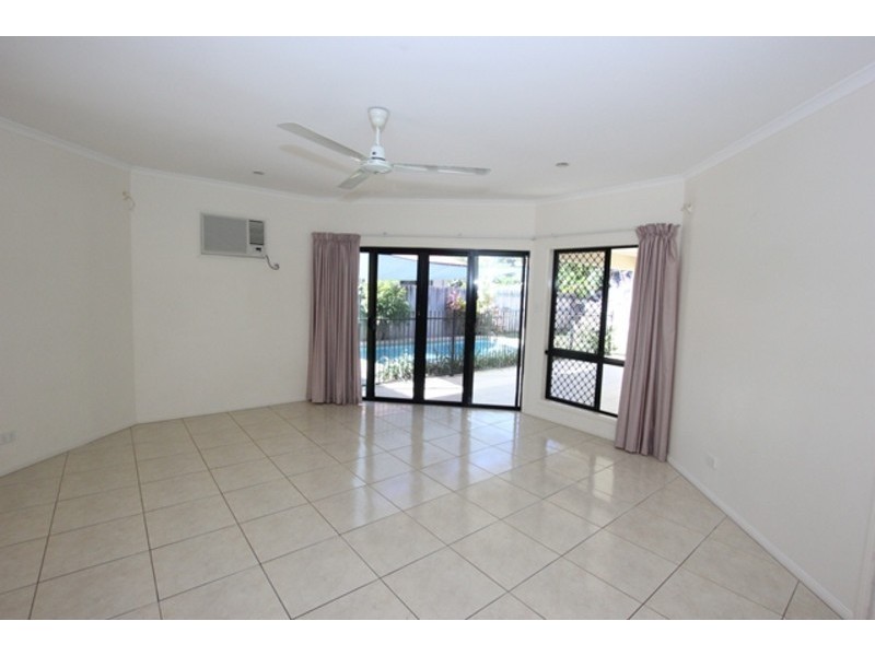 2 Greendale Close, Brinsmead QLD 4870