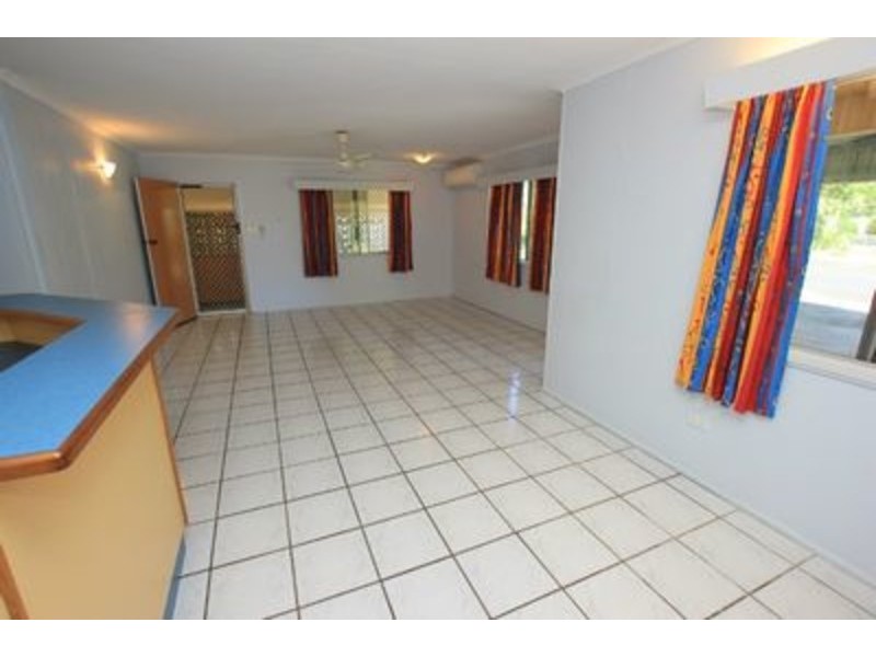 28 Angela Street, Woree QLD 4868