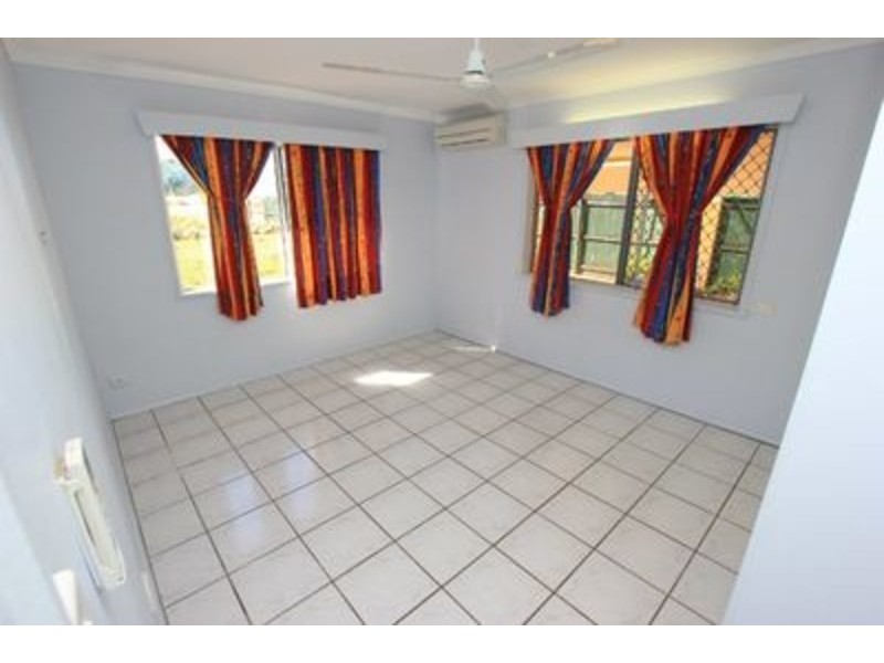 28 Angela Street, Woree QLD 4868