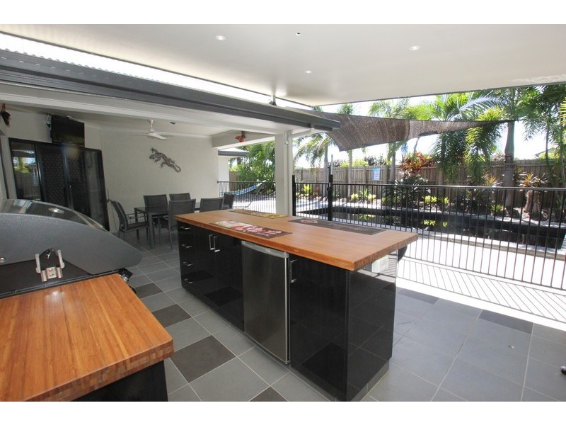 10 Redcap Bend, Trinity Park QLD 4879