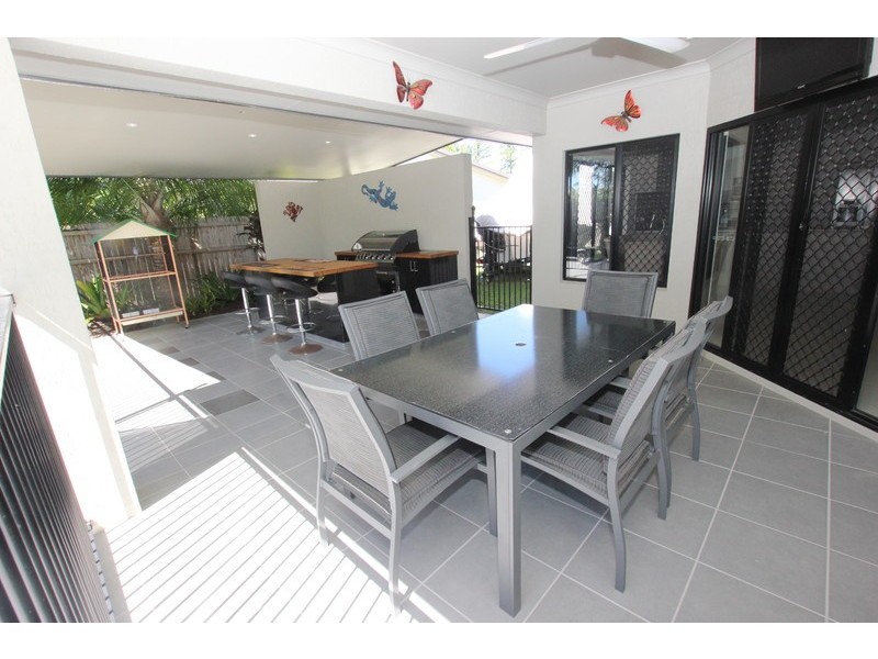 10 Redcap Bend, Trinity Park QLD 4879