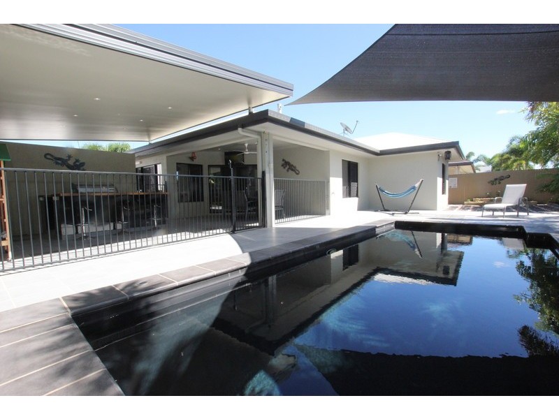 10 Redcap Bend, Trinity Park QLD 4879