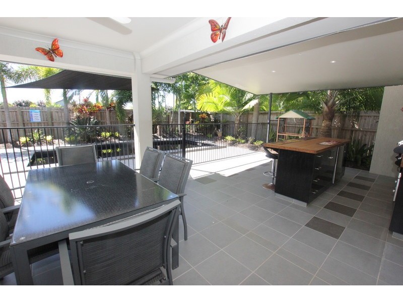 10 Redcap Bend, Trinity Park QLD 4879