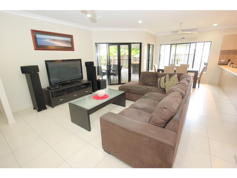 10 Redcap Bend, Trinity Park QLD 4879