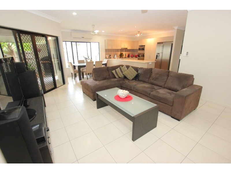 10 Redcap Bend, Trinity Park QLD 4879